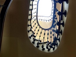 Centro de negocios Pontevedra escaleras iluminadas