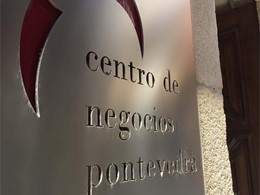 Centro de negocios Pontevedra placa en calle principal